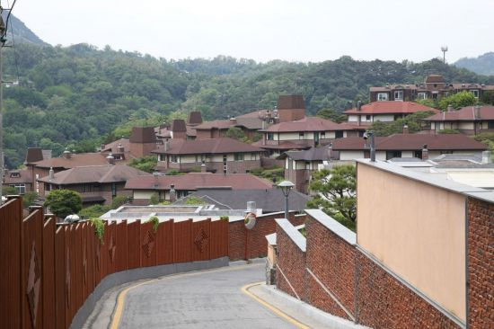 affluent neighborhoods in Seoul